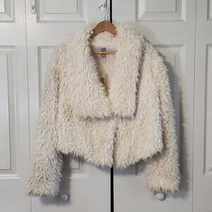 Decree Womens Cream Jacket/Coat Size LG Fuzzy Faux Fur Cropped Neutral Girlhood
